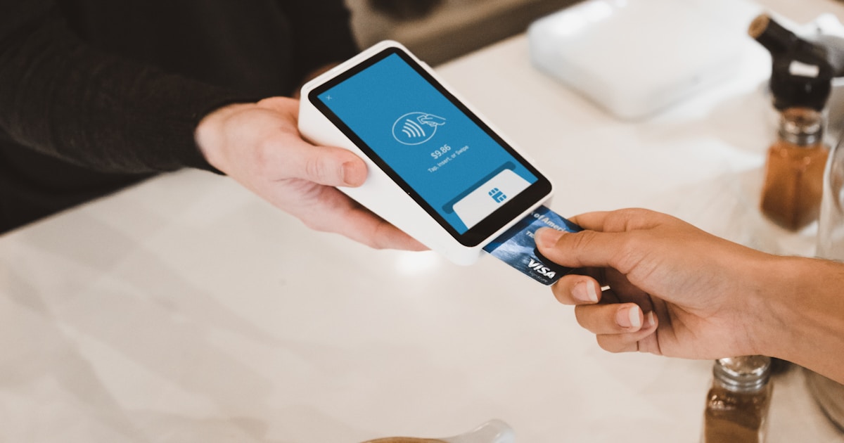 JALマイル vs ANAマイル どっちを貯めるべき？完全比較ガイド【2026年最新】